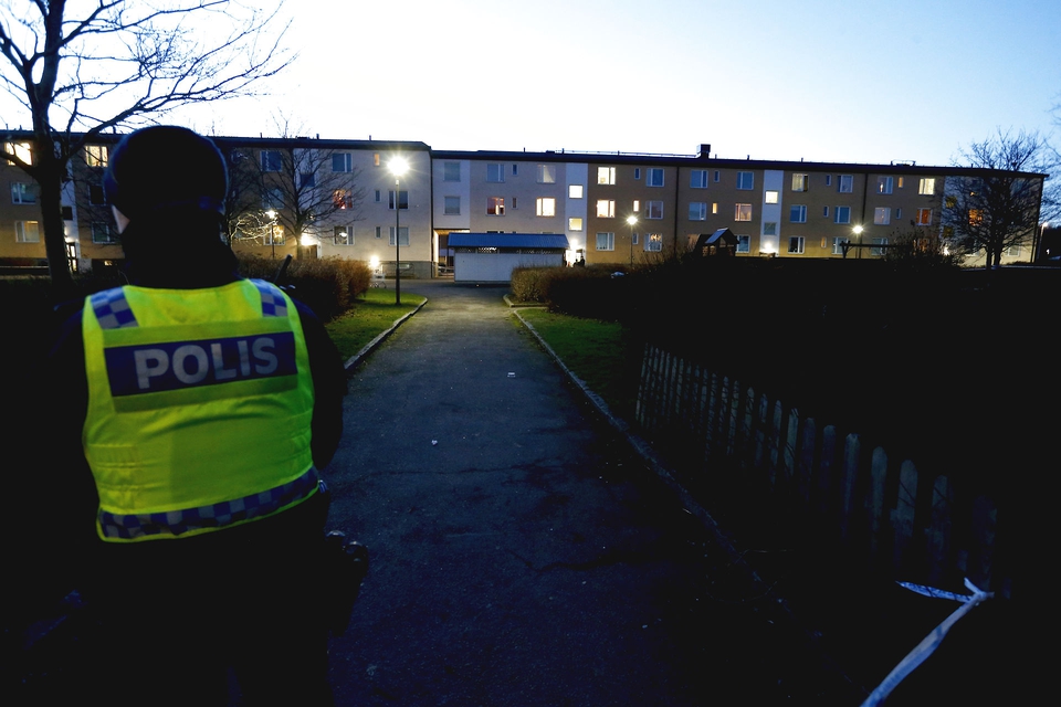 En kraftig eksplosion rystede onsdag en boligblok i bydelen Hageby i Norrköping. Flere personer blev lettere såret ved eksplosionen. Sveriges kriminalpræventive råd siger, at der skete 257 eksplosioner i landet sidste år. I 2018 var antallet 162. (Foto: Magnus Andersson/TT/Ritzau Scanpix)