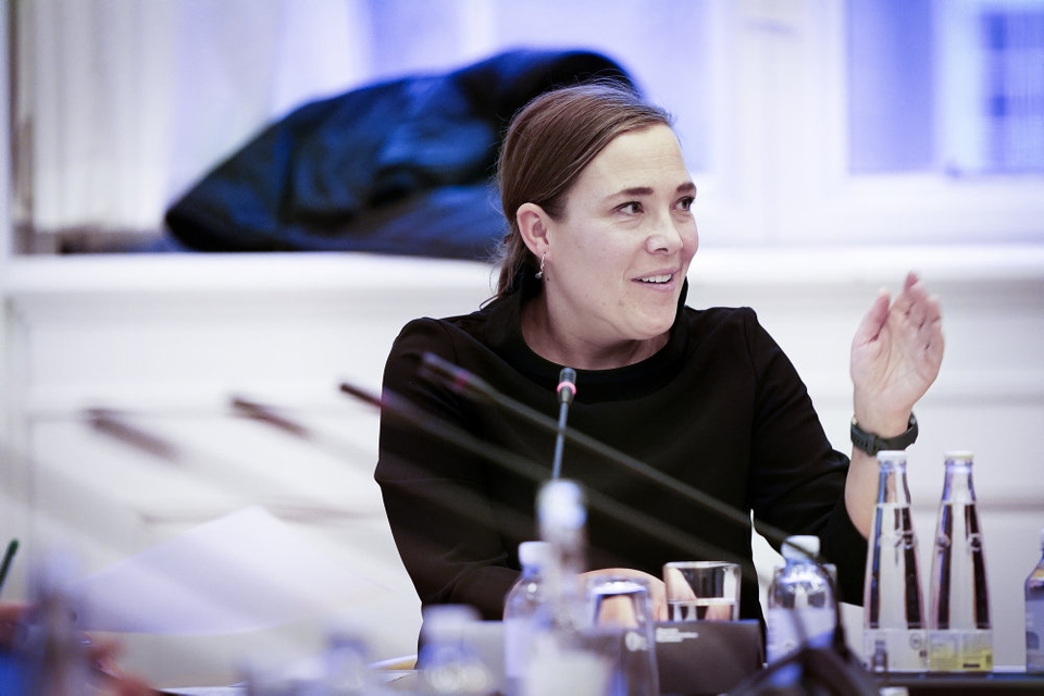 Social- og indenrigsminister Astrid Krag (S) vil give udsatte børn og unge ret til selv at sige nej til kontakt og samvær med deres biologiske forældre. Forslaget har ikke medvind i Foreningen af Døgn- og Dagtilbud. (Arkivfoto).