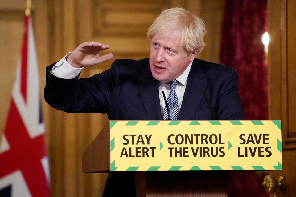 A handout image released by 10 Downing Street, shows Britains Prime Minister Boris Johnson attending a remote press conference to update the nation on the novel coronavirus COVID-19 pandemic inside 10 Downing Street in central London on July 31, 2020. (Foto: Andrew Parsons/AFP/Ritzau Scanpix)