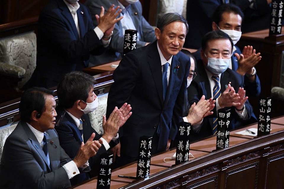Yoshihide Suga er med 314 ud af 462 stemmer blevet valgt som Japans nye premierminister.