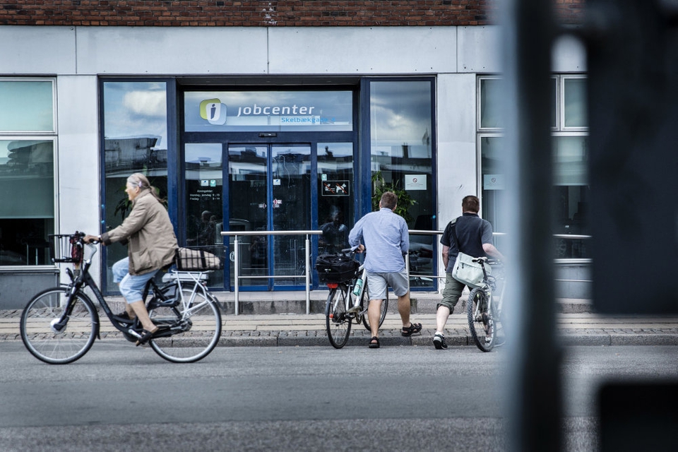 En del personer over 60 år, som mister retten til dagpenge, ender med at stå uden hverken løn eller en offentlig ydelse. Professor frygter, at der skabes et proletariat af seniorer, der falder udenfor. (Arkivfoto).