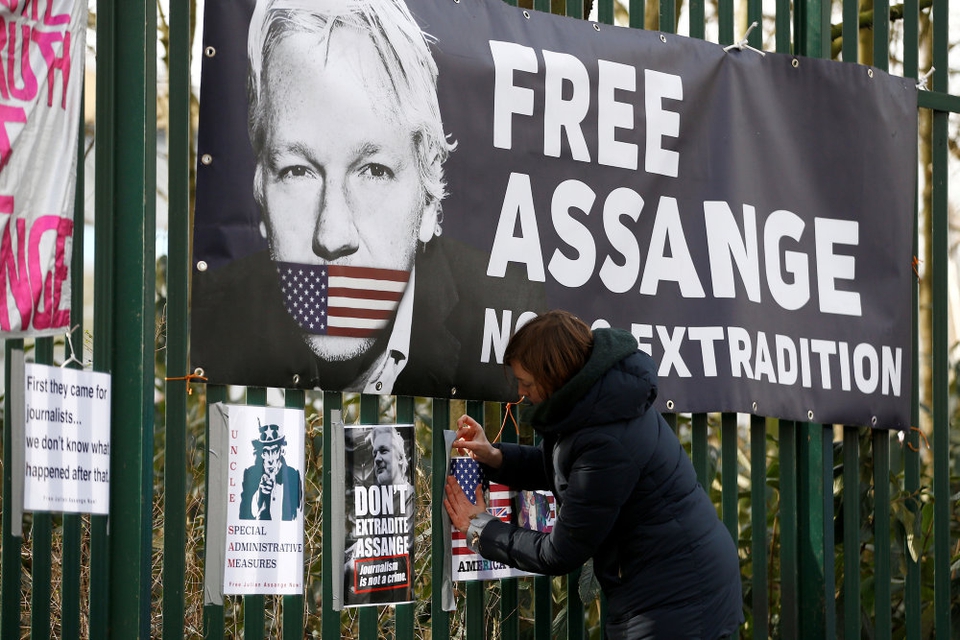 Julian Assange sidder i øjeblikket varetægtsfængslet i et fængsel i London, mens han venter på en høring om udlevering til USA. (Arkivfoto)