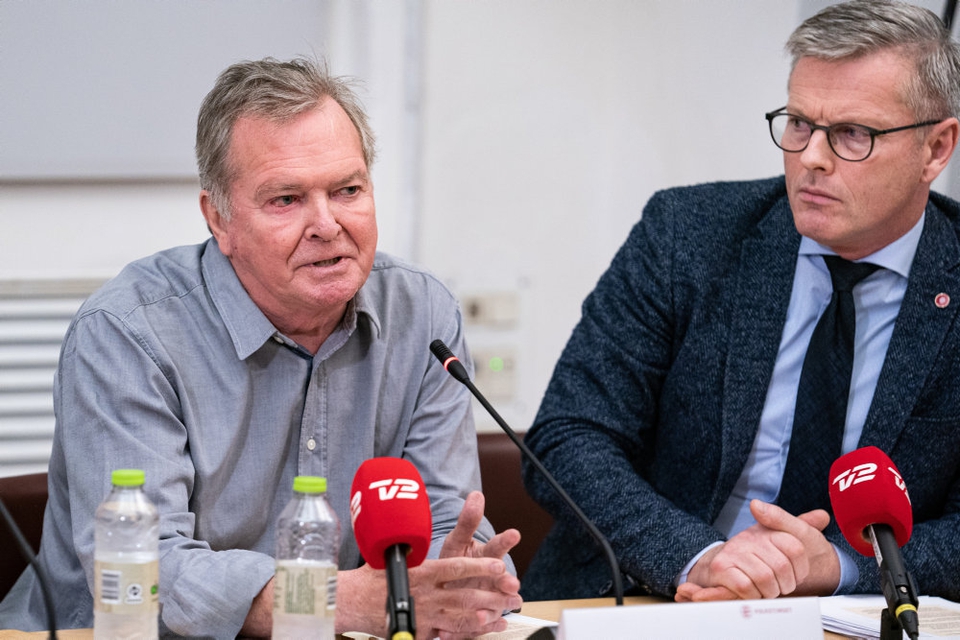 Frank Aaen (EL, tv.) og Flemming Møller Mortensen er to af de statsrevisorer, som fredag har udtrykt alvorlig kritik af myndighedernes håndtering af følsomme pesondata, der er blevet outsourcet. (Arkivfoto)