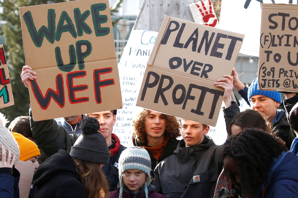 Unge klimademonstranter, herunder Greta Thunberg, ved World Economic Forum den 24. januar 2020. (Foto: Denis Balibouse/Reuters/Ritzau Scanpix)