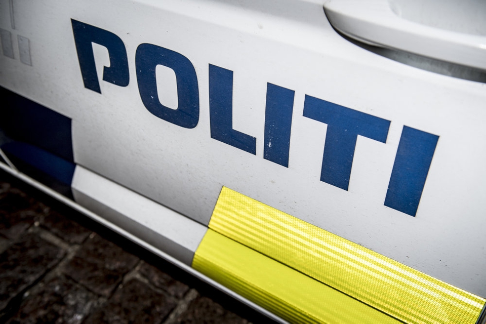 En 16-årig pige på et værested i Haderslev skal formentlig i grundlovsforhør tirsdag, efter at hun prøvede at kvæle en bofælle mandag aften.