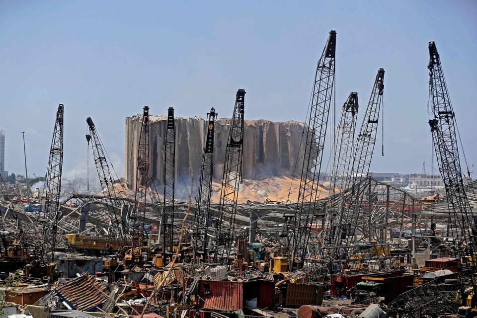 Der er store ødelæggelser i Libanons hovedstad, Beirut, efter at en eksplosion tirsdag ramte byens havn.