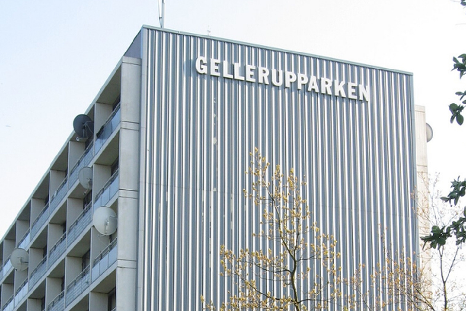 Et af højhusene i Gellerupparken. (Foto: Heelgrasper/Wikimedia Commons)