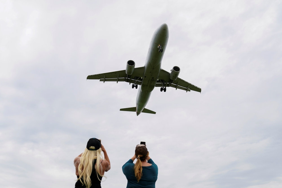 Flyselskaber i USA har den seneste tid oplevet et fald på omkring 95 procent i antallet af indlandsrejser.