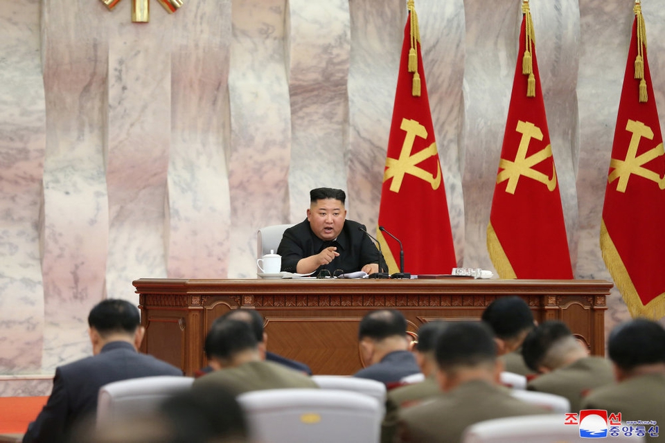 Kim Jong-un taler i forbindelse med et møde i det centrale militærudvalg under Koreas Arbejderparti.